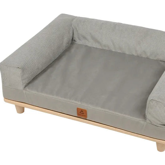 graue Stoff Hundesofa auf einem Holzgestell
